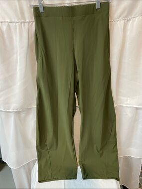 NWT OLIVE LIGHT WEIGHT PANTS WITH POCKETS🌸